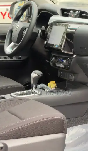 New Toyota Hilux 2025 White