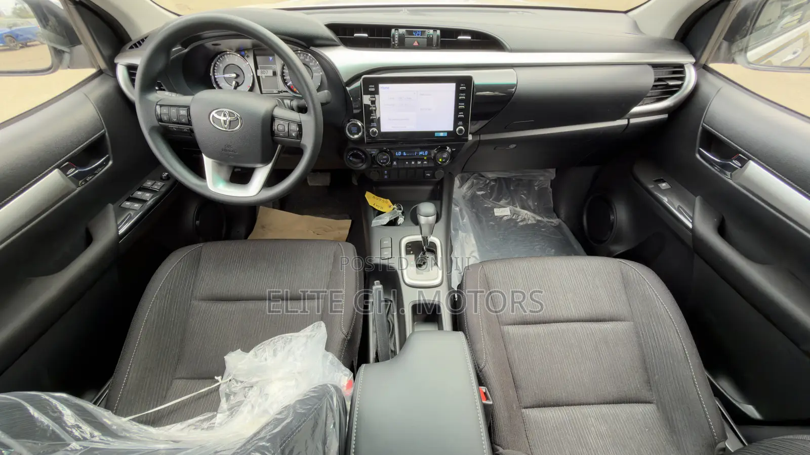 New Toyota Hilux 2025 White