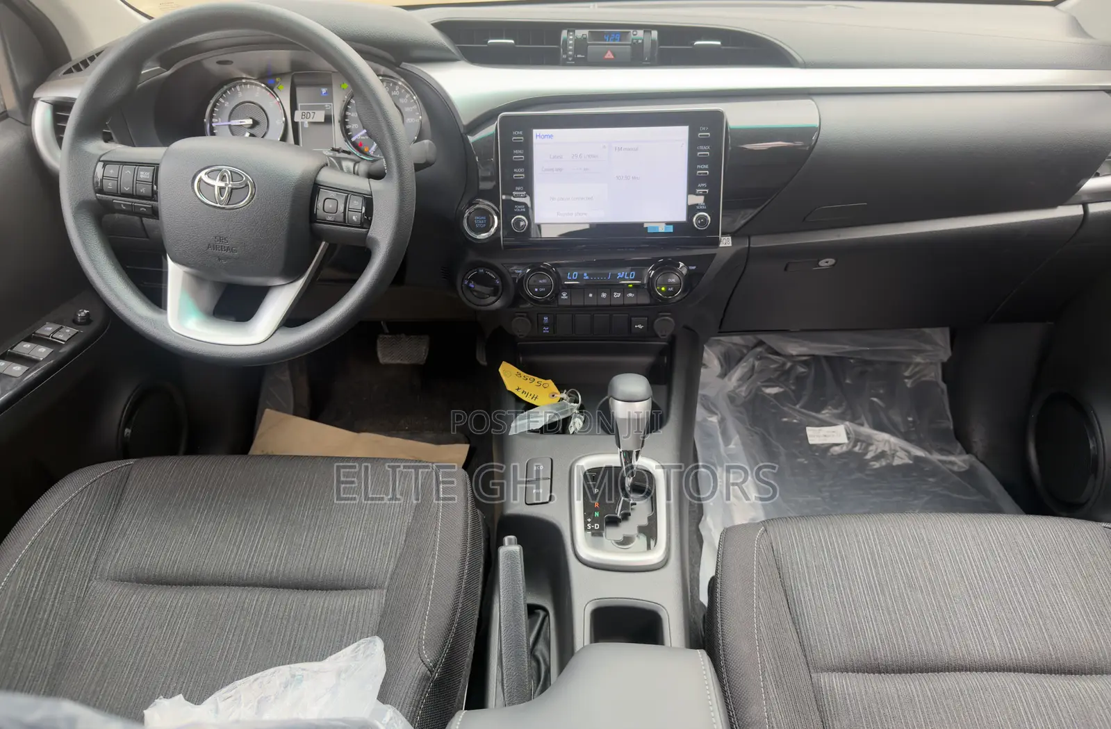 New Toyota Hilux 2025 White