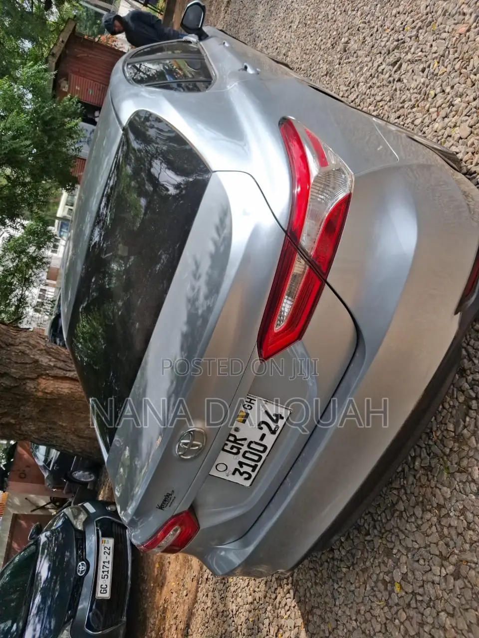 Toyota Camry 2018 Silver