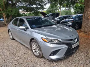 Toyota Camry 2018 Silver