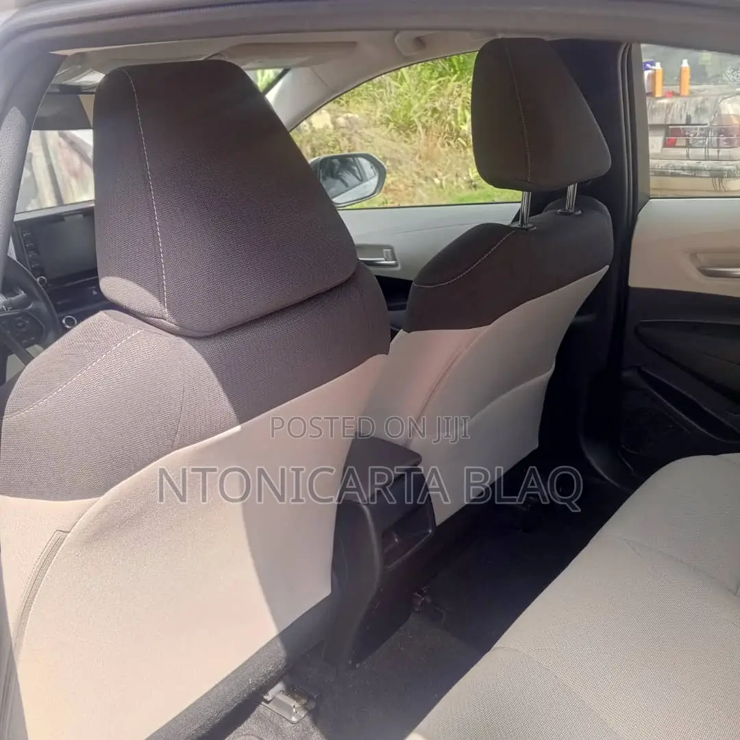 Toyota Corolla LE 2022 Silver
