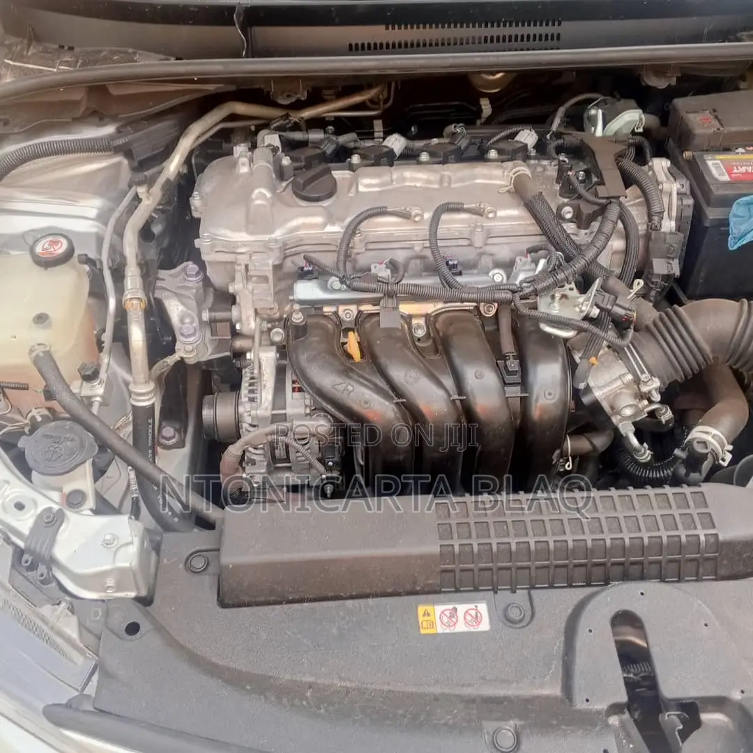 Toyota Corolla LE 2022 Silver