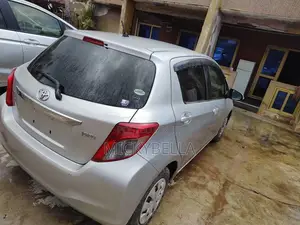 Toyota Vitz 2012 Silver