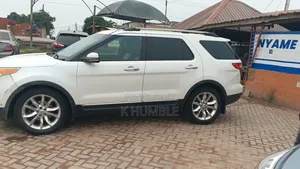 Ford Explorer 2012 Off white