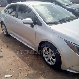 Toyota Corolla LE 2022 Silver