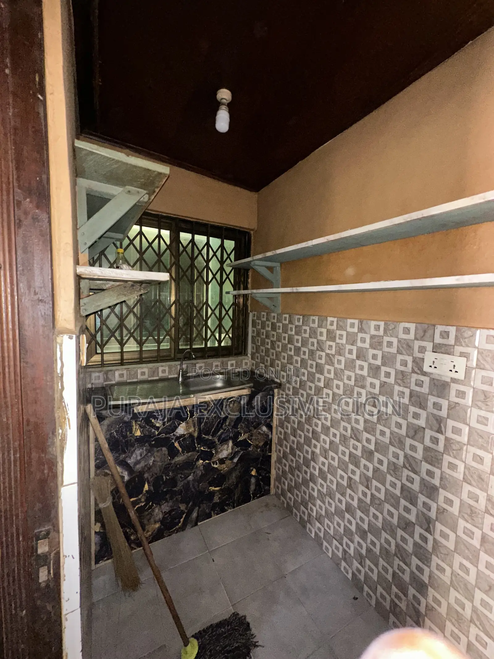1bdrm Room & Parlour in Weija, Choice, Old Barrier for rent