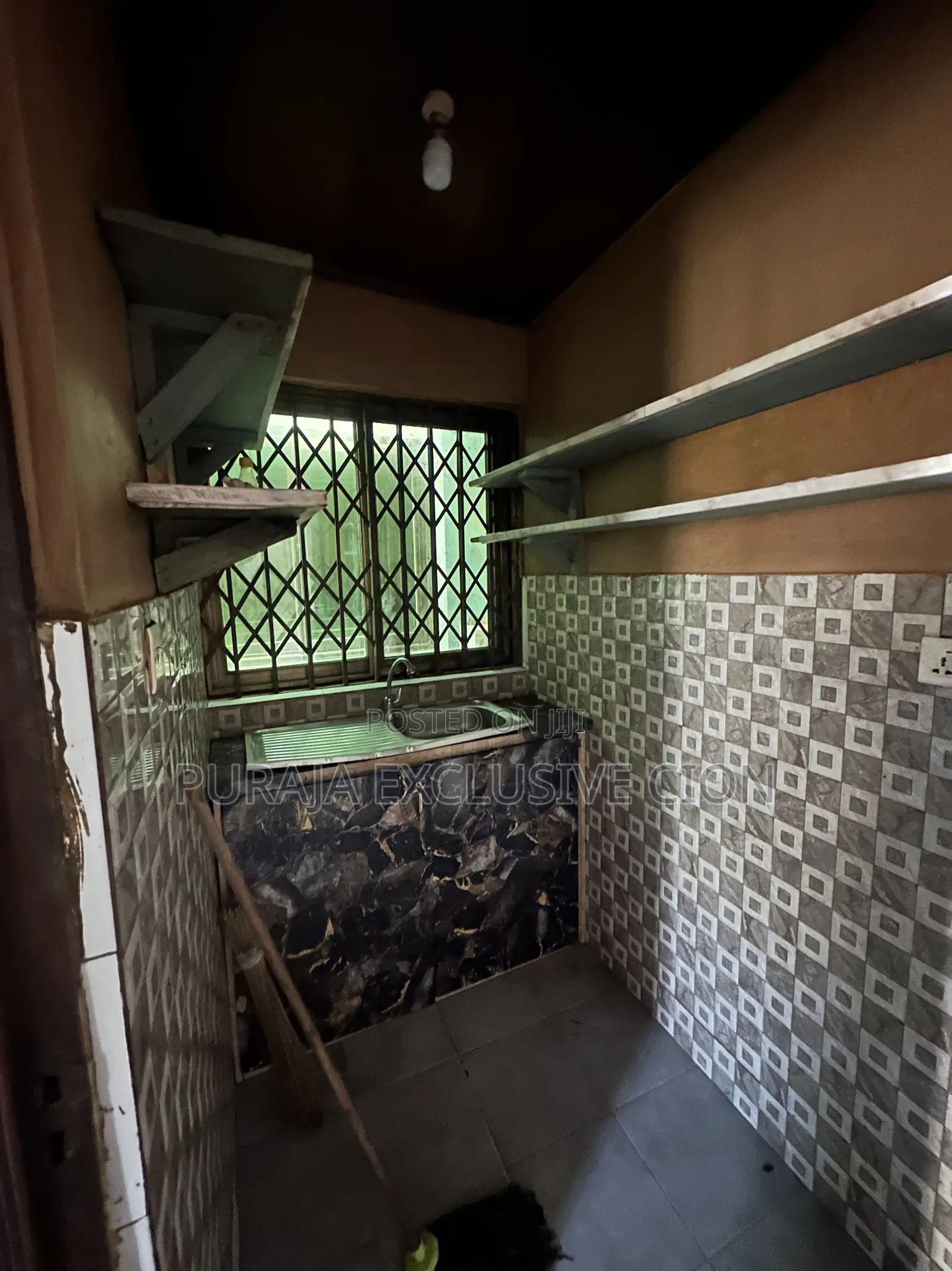1bdrm Room & Parlour in Weija, Choice, Old Barrier for rent