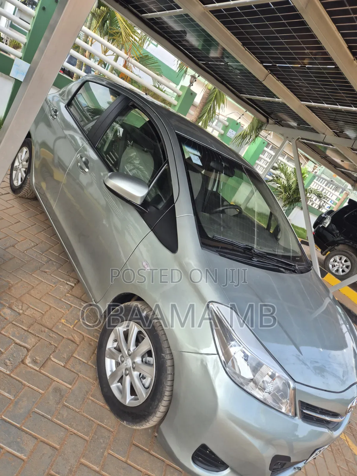 Toyota Vitz 2014 Silver