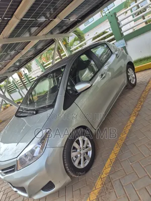 Toyota Vitz 2014 Silver