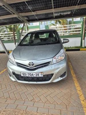 Toyota Vitz 2014 Silver