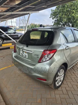 Toyota Vitz 2014 Silver