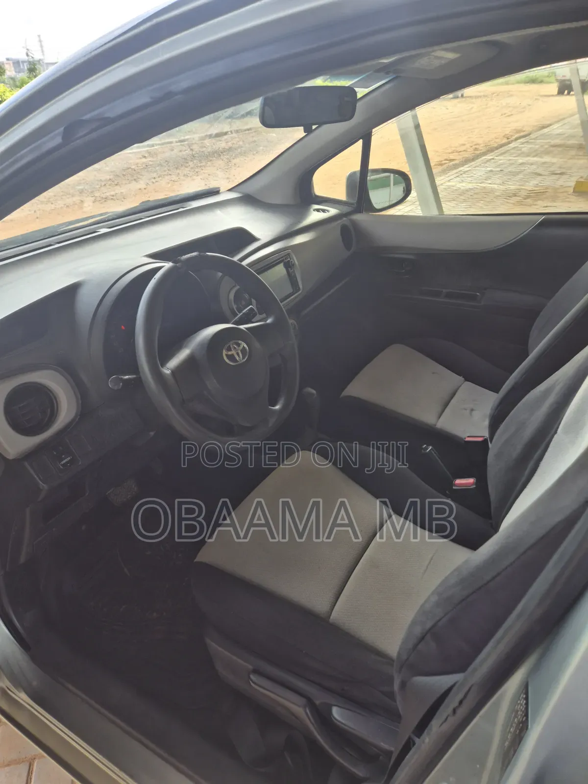 Toyota Vitz 2014 Silver