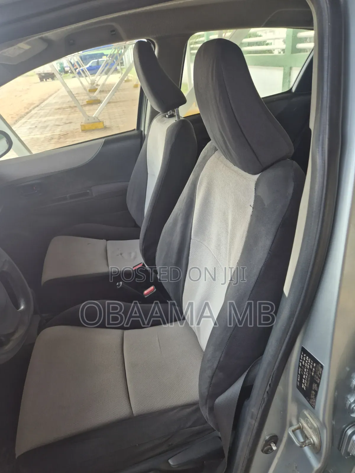 Toyota Vitz 2014 Silver