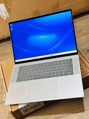 New Laptop Dell Inspiron 16 5620 32GB Intel Core i7 SSD 1T