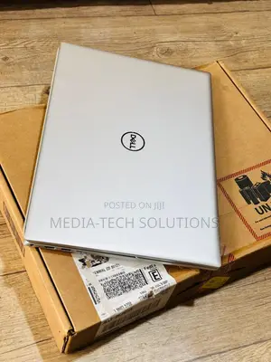 New Laptop Dell Inspiron 16 5620 32GB Intel Core i7 SSD 1T