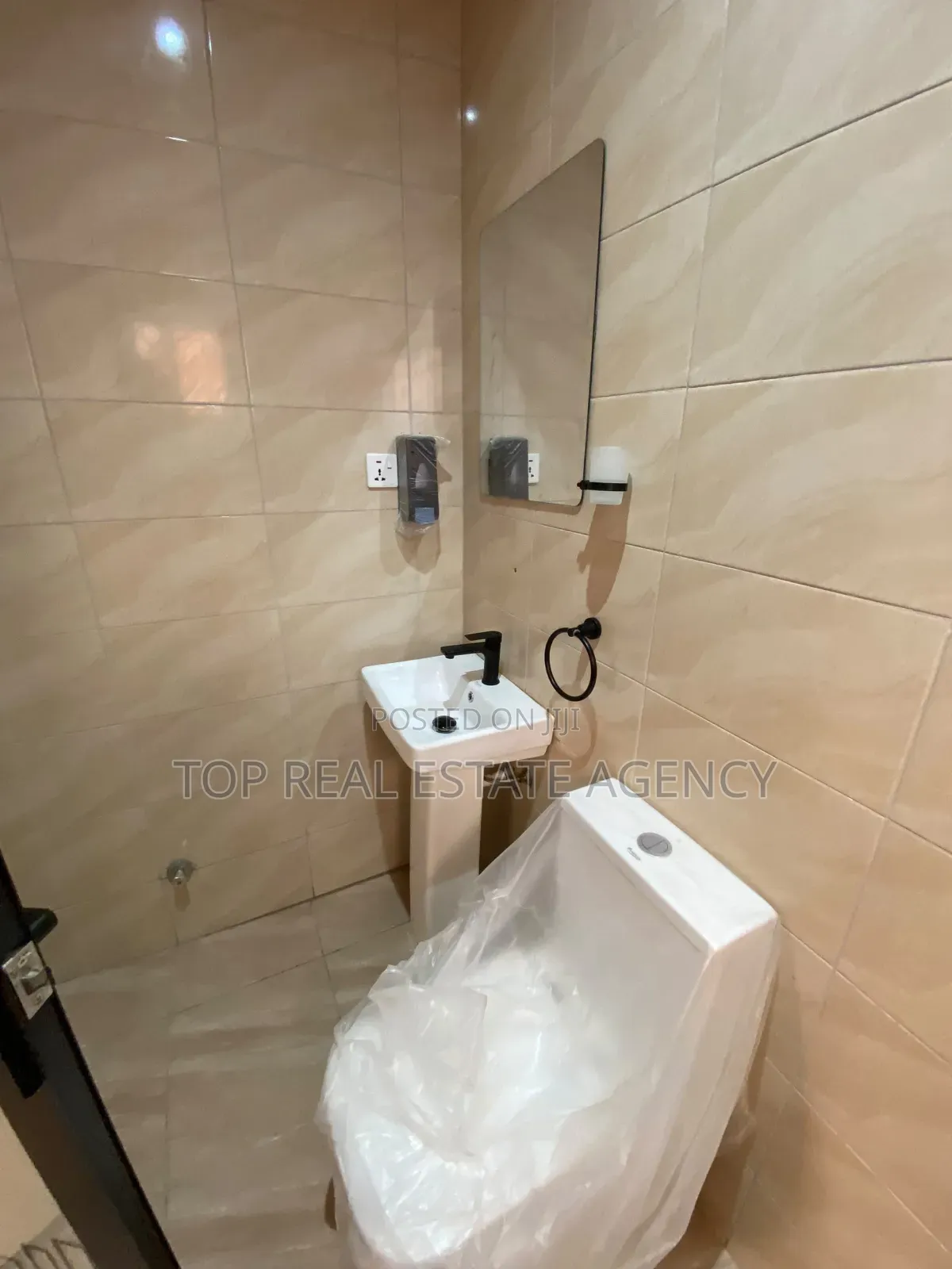 2bdrm Apartment in 150, Ofankor for rent