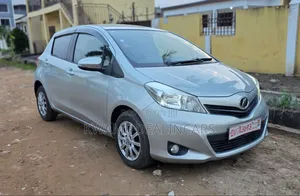 Toyota Vitz 2011 Green