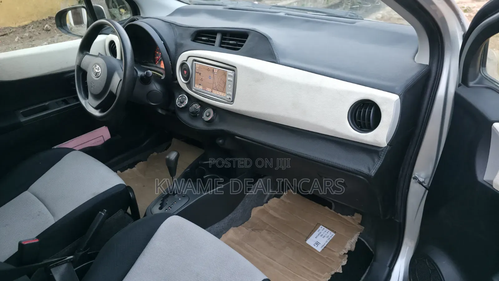 Toyota Vitz 2011 Green