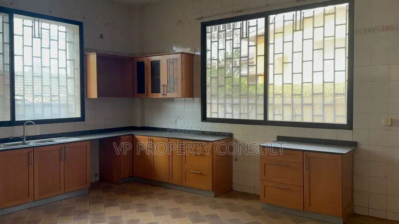 6BEDROOMS Office Space for Sale at North Ridge