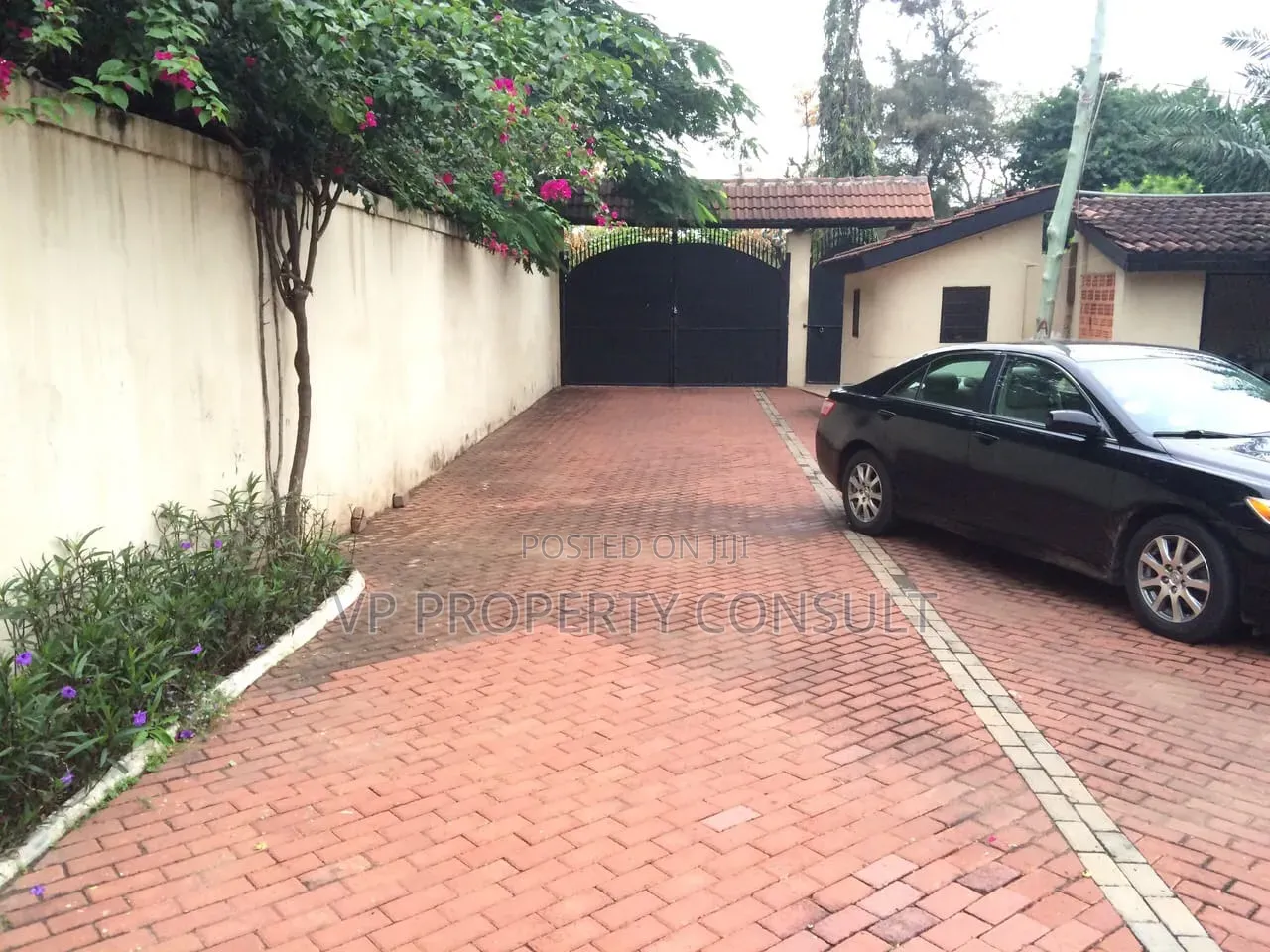 6BEDROOMS Office Space for Sale at North Ridge