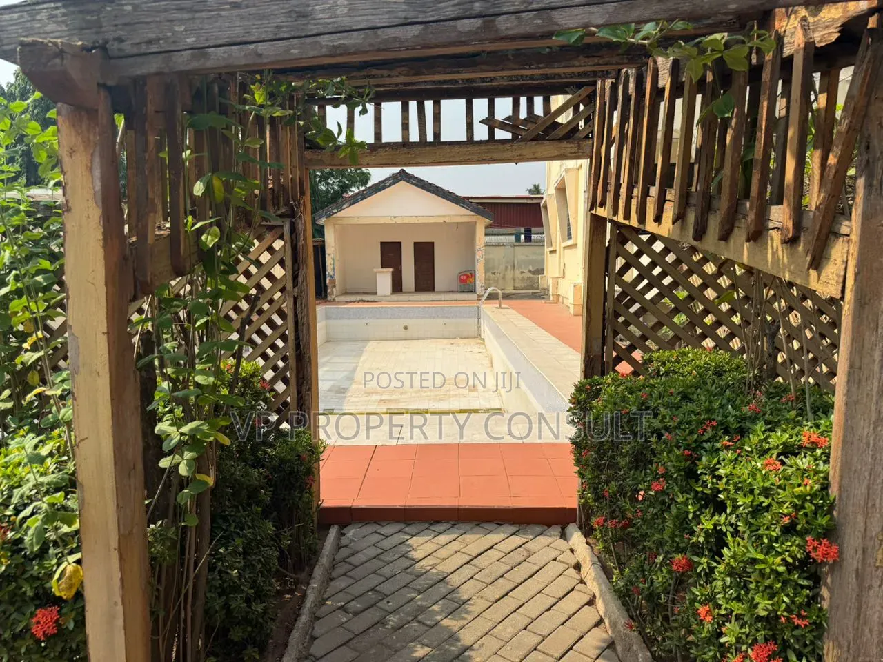 6BEDROOMS Office Space for Sale at North Ridge