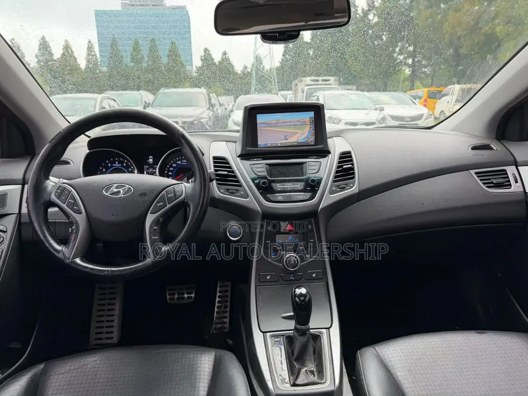 Hyundai Avante 2014 Red