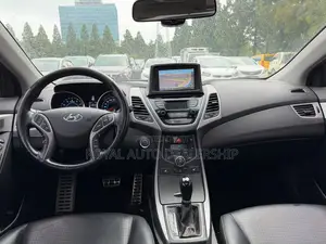 Hyundai Avante 2014 Red