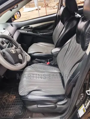 Toyota Matrix L Hatchback FWD (1.8L 4cyl 5M) 2012 Black