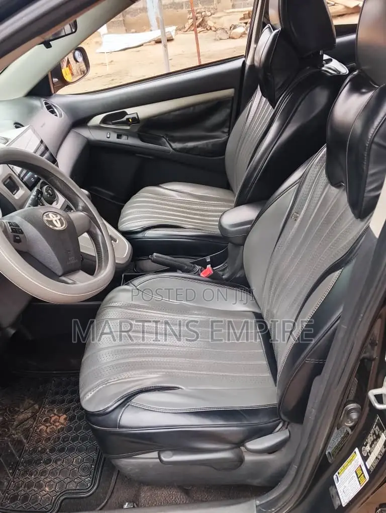 Toyota Matrix L Hatchback FWD (1.8L 4cyl 5M) 2012 Black