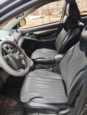 Toyota Matrix L Hatchback FWD (1.8L 4cyl 5M) 2012 Black