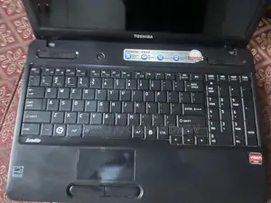 Laptop Toshiba 4GB AMD HDD 500GB