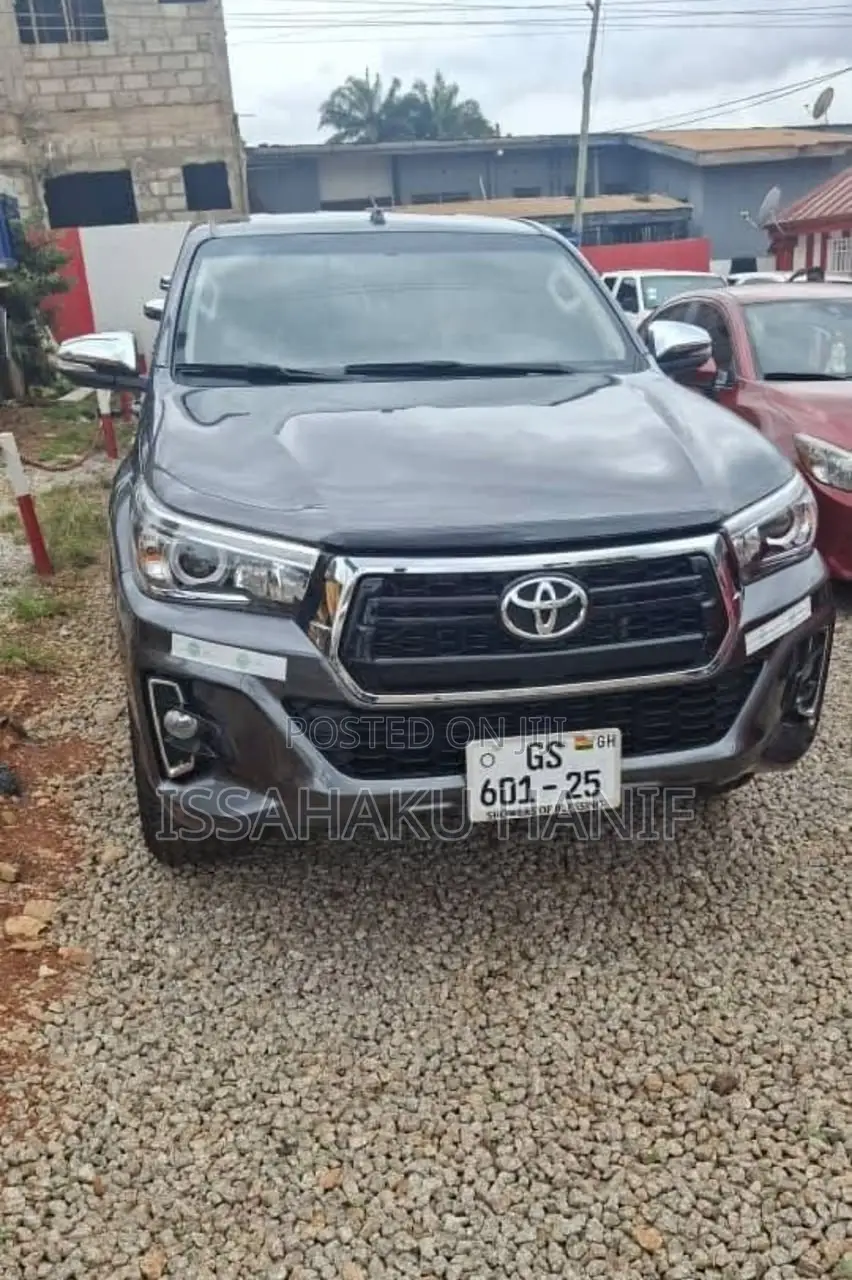 Toyota Hilux SR 4x4 2017 Gray