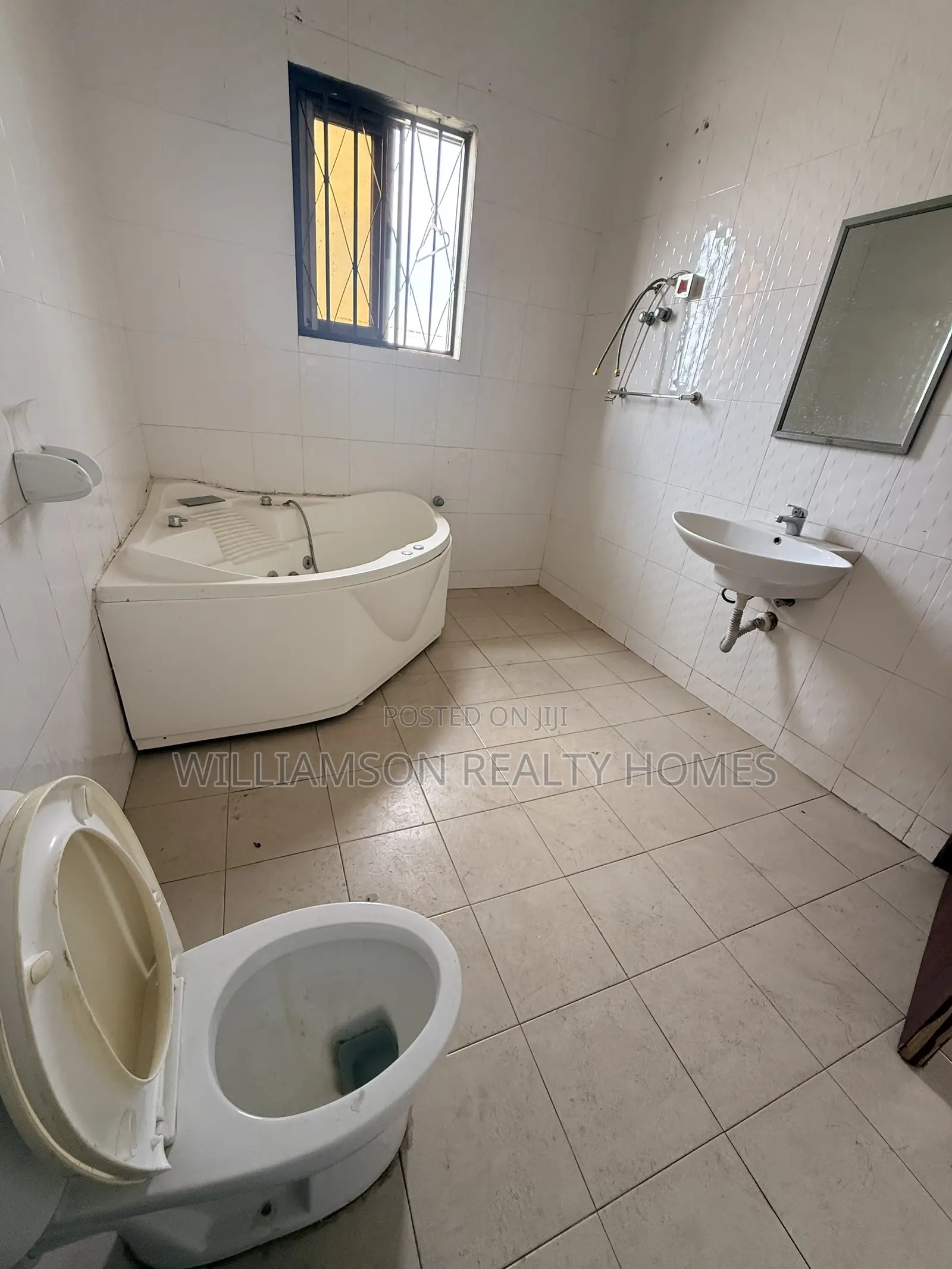 4bdrm Duplex in Community 20 Estate, Spintex for rent