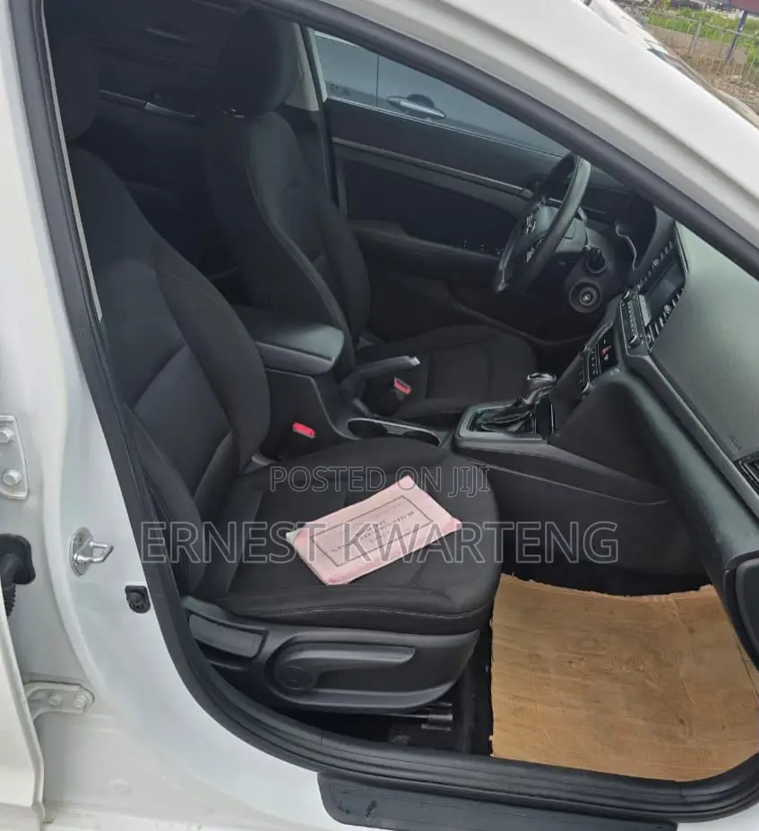 Hyundai Elantra 2018 White