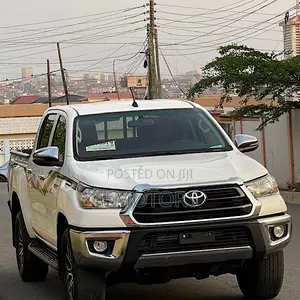 Toyota Hilux 2024 White