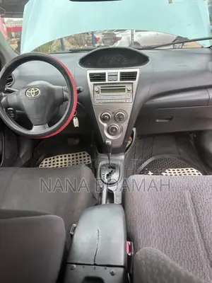 Toyota Yaris 2010 Green