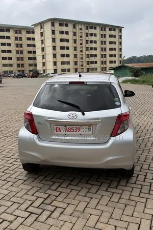 Toyota Vitz 1.3 FWD 5dr 2011 Silver