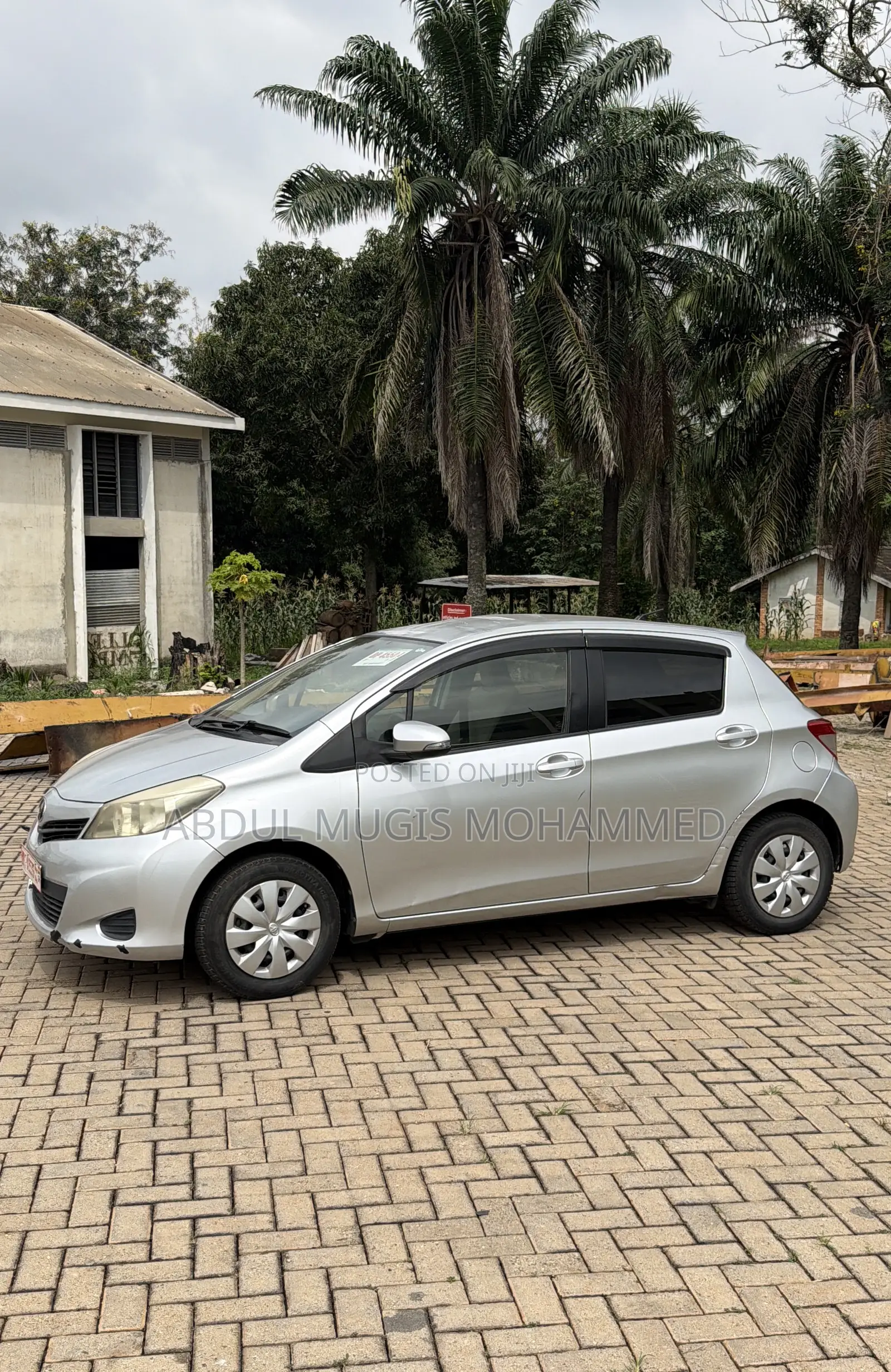 Toyota Vitz 1.3 FWD 5dr 2011 Silver