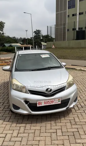 Toyota Vitz 1.3 FWD 5dr 2011 Silver