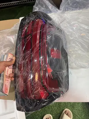 Toyota Tundra 2017,2018 Spec Tail Light