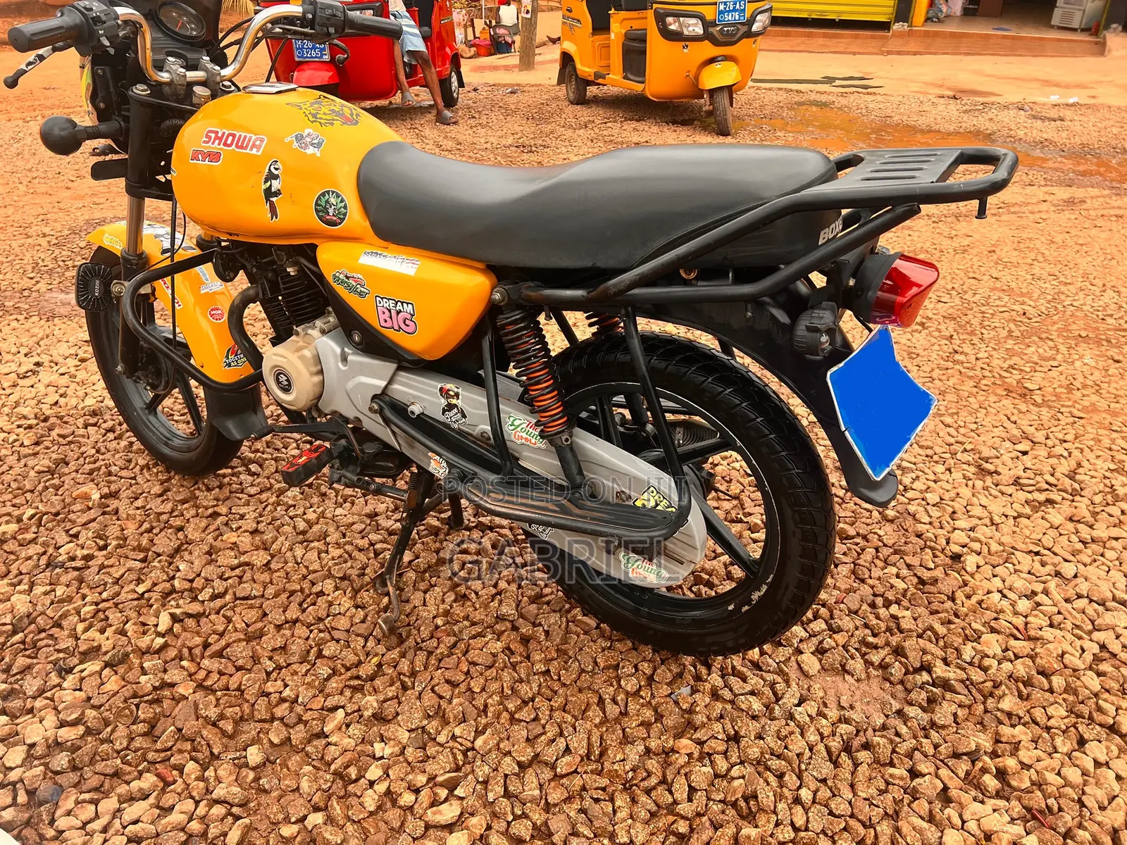 Bajaj Boxer 150 UG 2024 Yellow