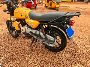 Bajaj Boxer 150 UG 2024 Yellow