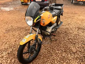 Bajaj Boxer 150 UG 2024 Yellow