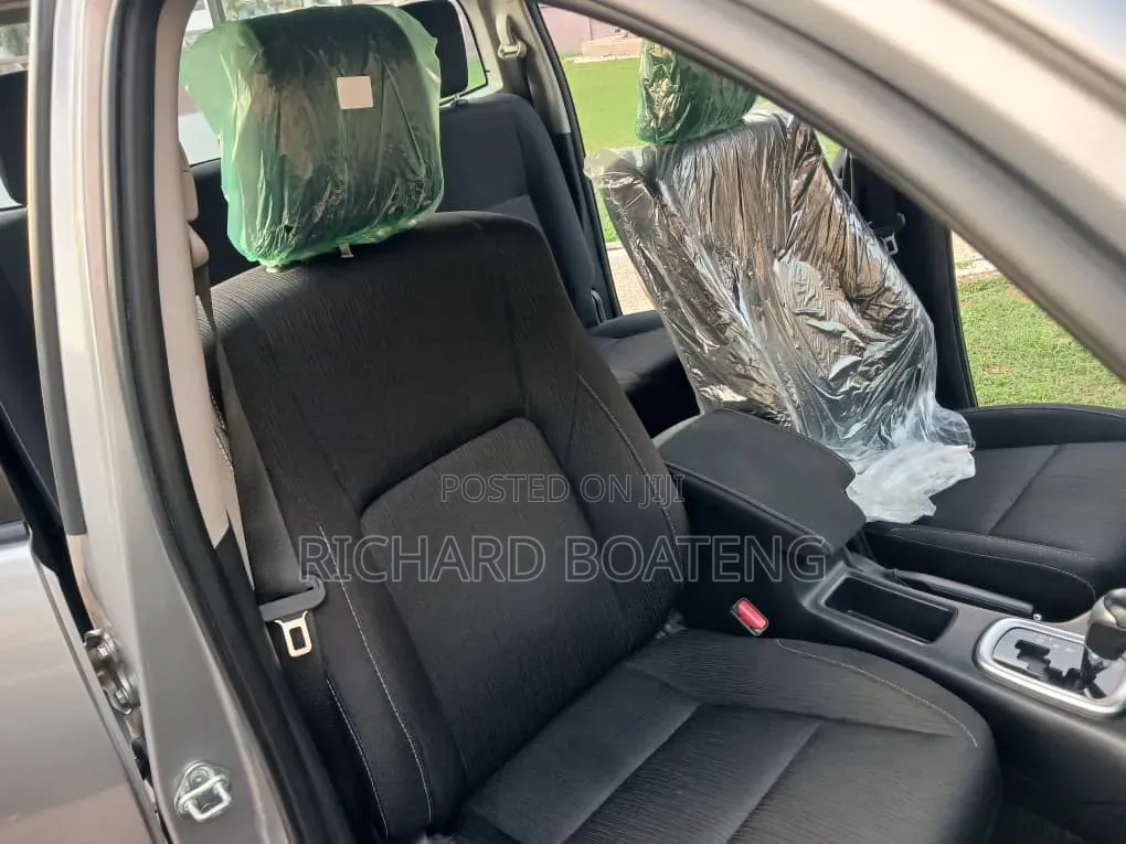 New Toyota Hilux 2025 Silver
