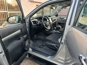 New Toyota Hilux 2025 Silver