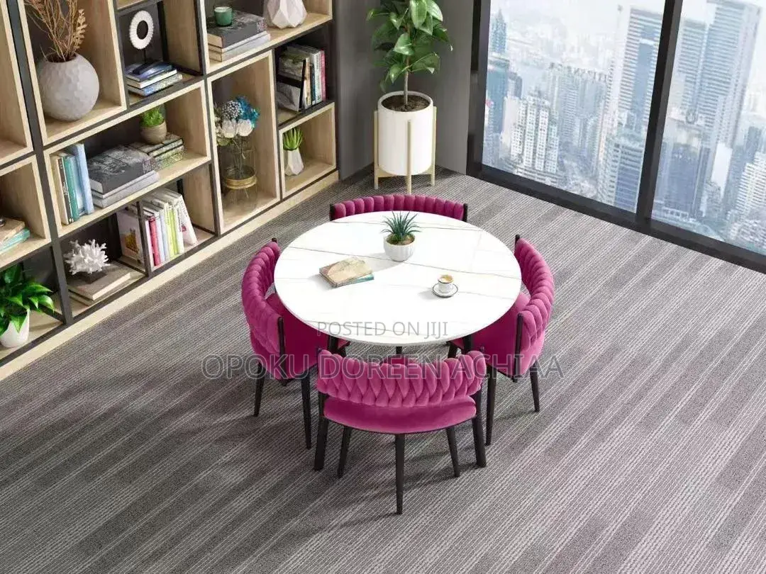 4 Chair Dinning Table