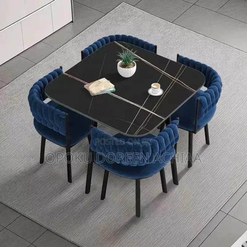 4 Chair Dinning Table