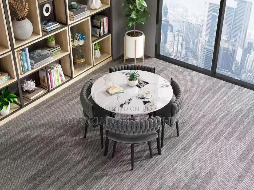 4 Chair Dinning Table