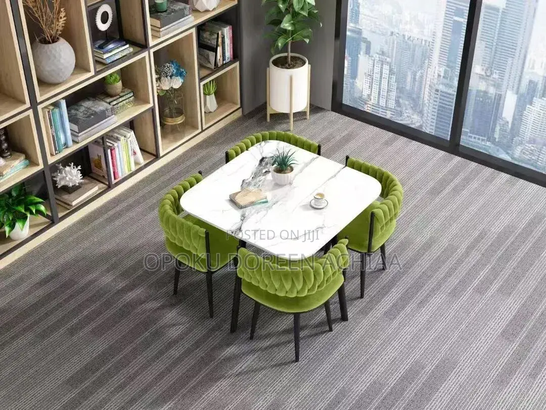 4 Chair Dinning Table